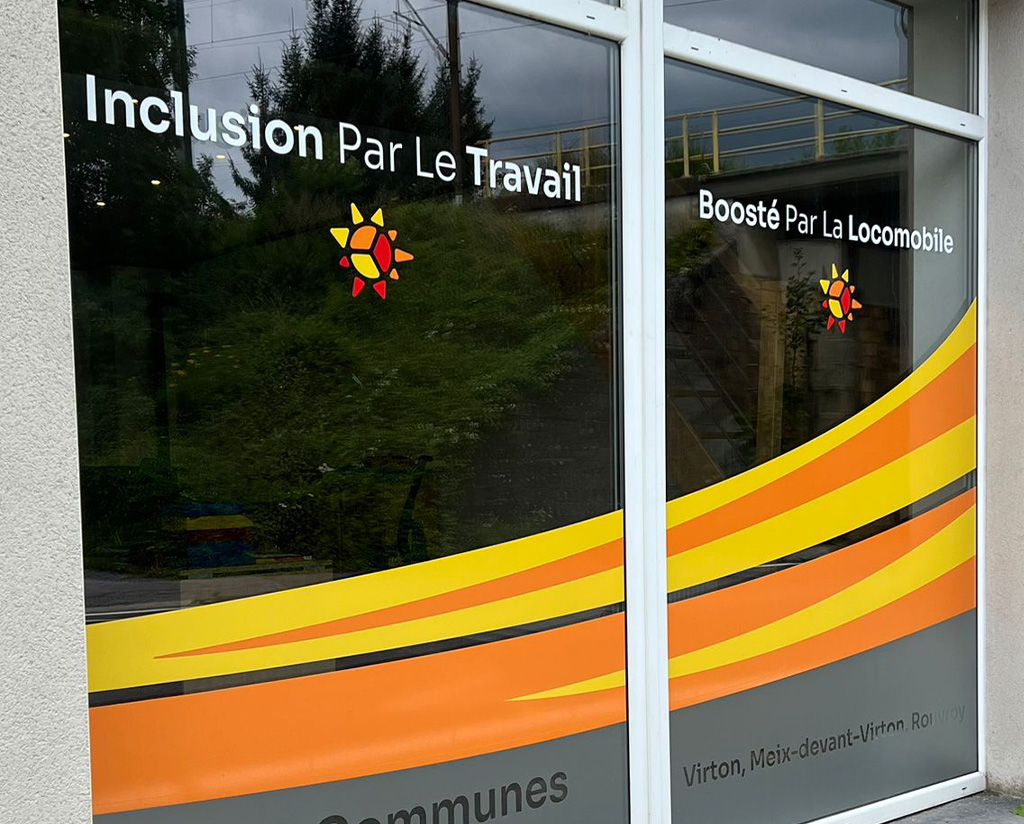 lettrage-vitrine-vinyles-sablé-virton-gaume-02 Lettrage vitrine publicitaire