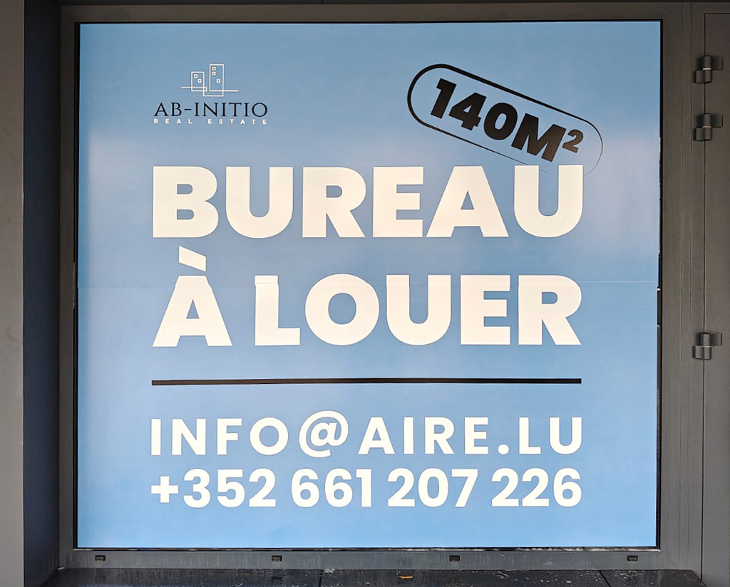lettrage-vitrine-bureau-à-louer-bonnevoie-luxembourg-01 Lettrage d’une vitrine pour signaler la location d’un bureau à Bonnevoie, au Luxembourg.