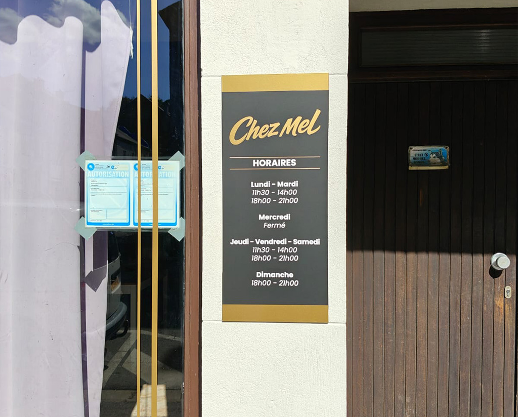 enseigne-lettrage-vitrine-stickers-commerce-messancy-03 Lettrage vitrine publicitaire